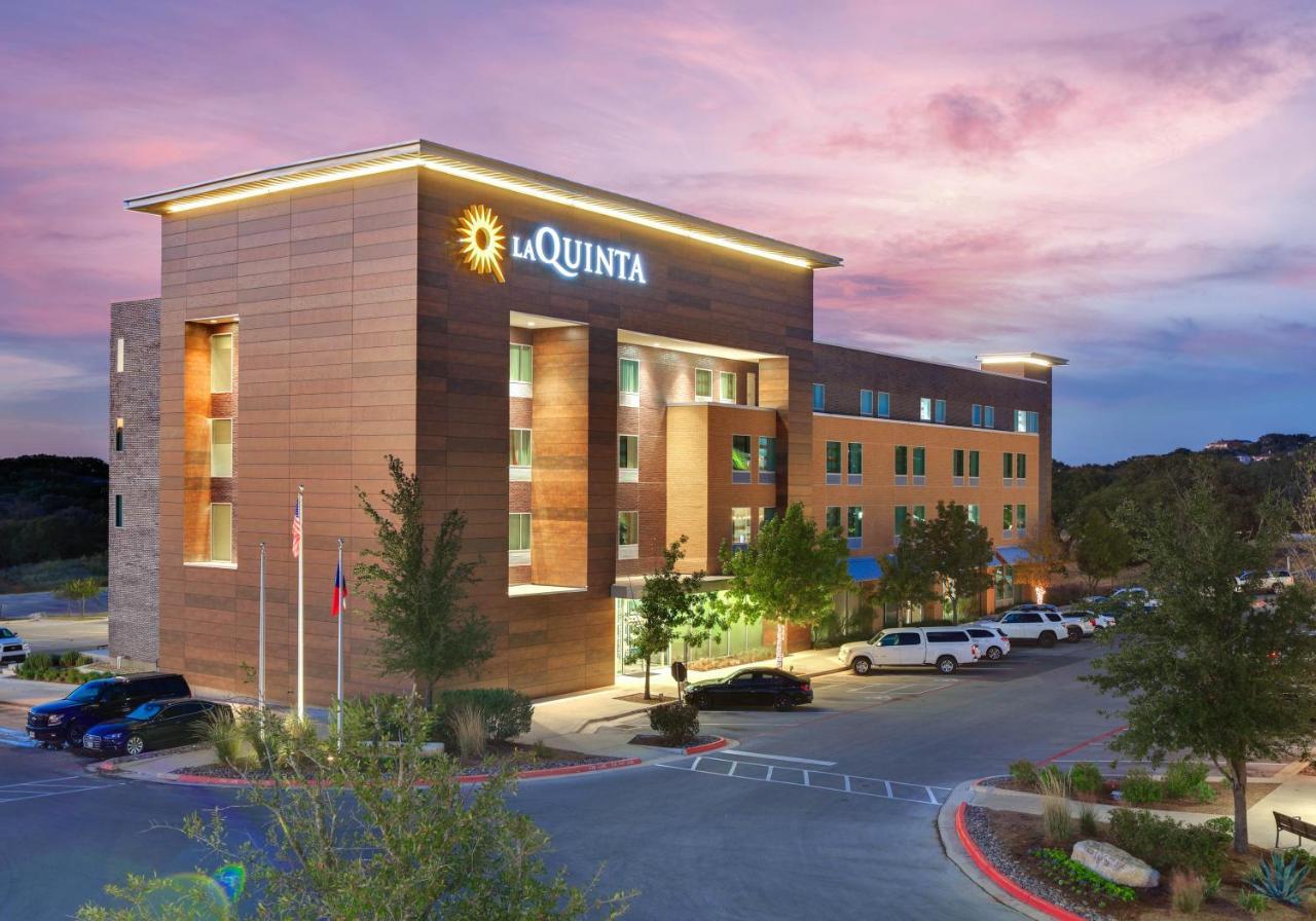 La Quinta & By Wyndham Hotel